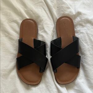 Universal Thread Black Crossband Sandals